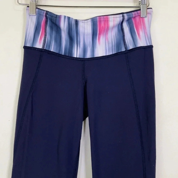 LULULEMON | REVERSIBLE GATHER AND CROW CROP IN PURPLE - Picture 2 of 10